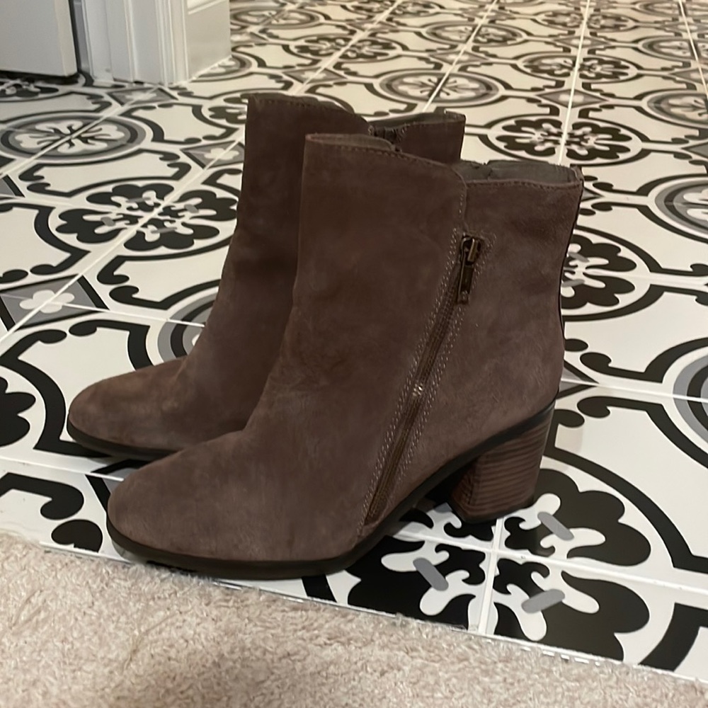 Crown Vintage Booties 9.5